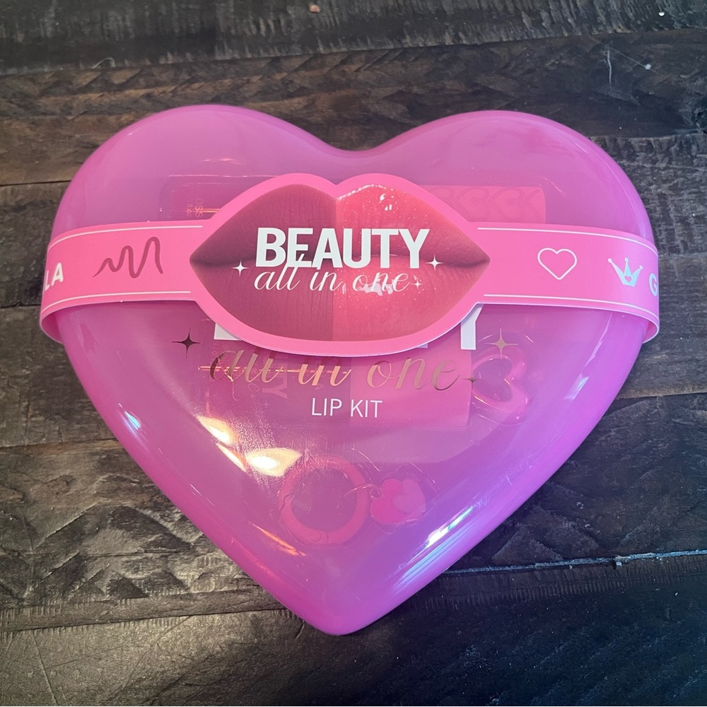 Girabella All in One Lip Kit NIB Gloss, Liner, Oil, & Keychain Pink/Red Shade
